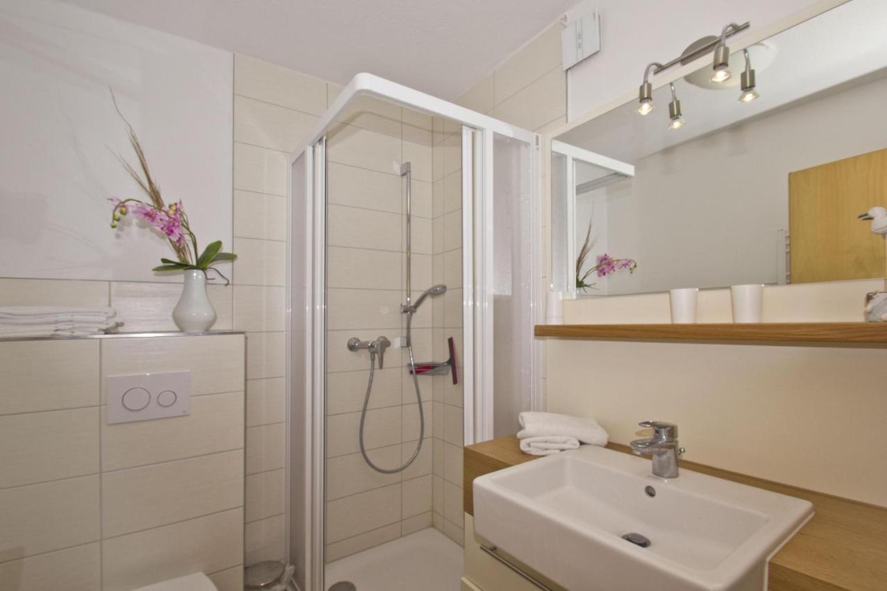 Fewo Mit Terrasse, Gratis Nutzung Vom Ahoi Erlebnisbad Und Sauna In Sellin - Haus Blick Zur See Fewo 13 Goehren  Exterior foto
